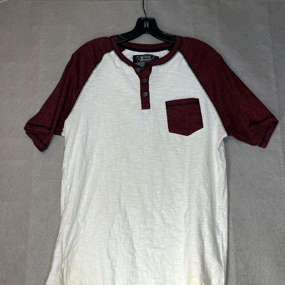 Men’s Size Large Broken Threads Short Sleeve Tee White/Maroon Fast Shipping